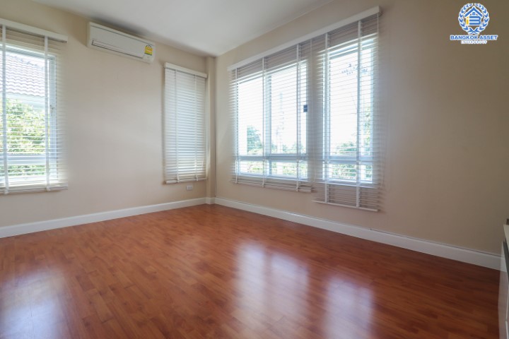 *****บ้านเดี่ยวมือสองนนทบุรี หมู่บ้าน ไลฟ์บางกอกบูเลอวาร์ด พระราม5 หลังมุม วิวสวน หน้าบ้านไม่ชนใคร จากแบรนด์ SC ASSET ฟังก์ชัน 3ห้องนอน 3 ห้องน้ำ 2 ที่จอดรถ พร้อมเฟอร์นิเจอร์บิวท์อินทั้งหลัง รองรับครอบครัวใหญ่  บนที่สุดแห่งทำเล เพียง 5 นาทีจาก MRT สถานีแยกติวานนท์ เชื่อมต่อทุกความลงตัวสู่ชีวิตสมบูรณ์แบบใกล้ถนนนครอินทร์ ถนนราชพฤกษ์ เดินทางสะดวกเหมือนอยู่ในเมือง